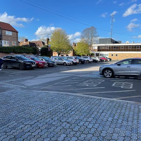 York Staycation With Free Parking 외부 사진